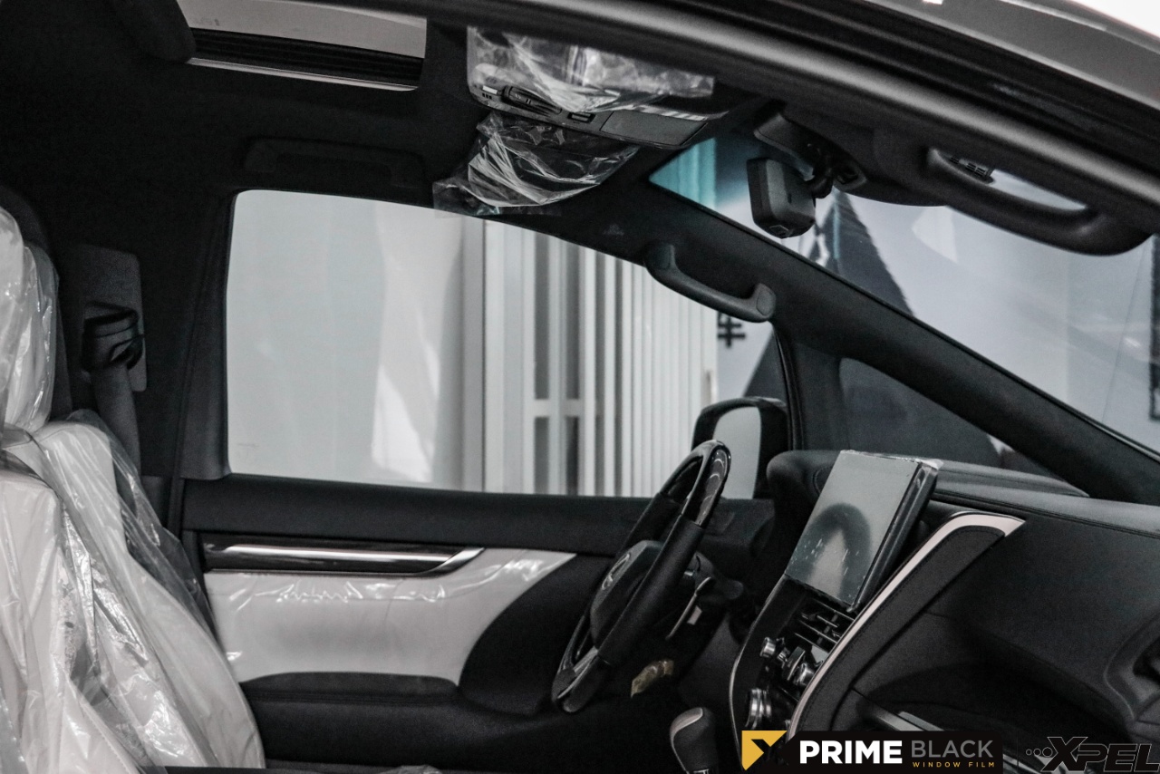 西安黑色雷克萨斯LM300h车窗隔热膜（太阳膜）装贴案例