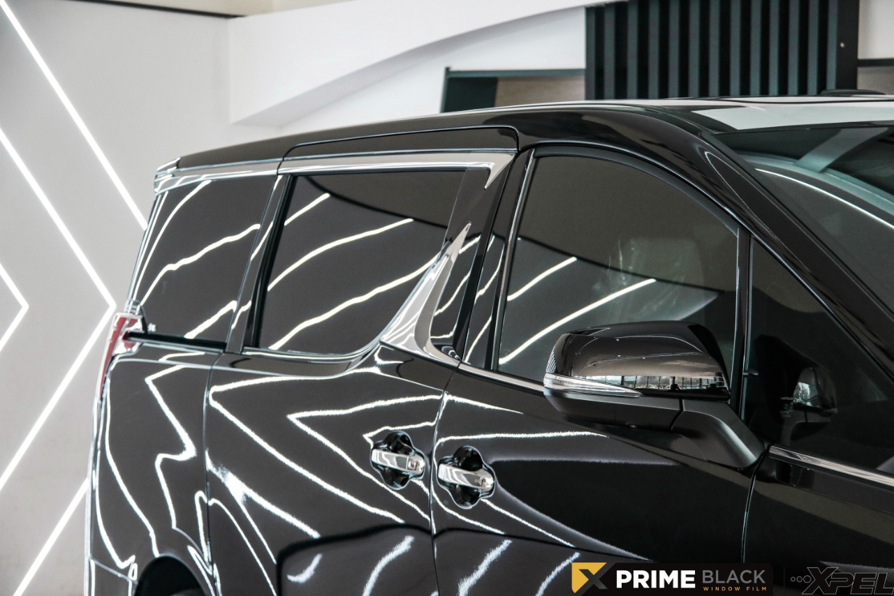 西安黑色雷克萨斯LM300h车窗隔热膜（太阳膜）装贴案例